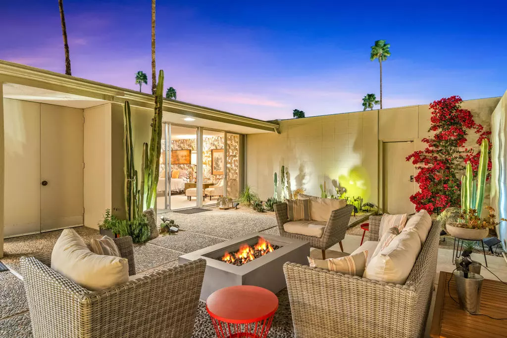 Palm Desert, CA 92260,72507 El Paseo #901