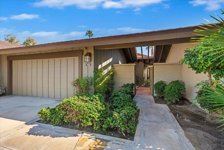 162 Lost River DR, Palm Desert, CA 92211