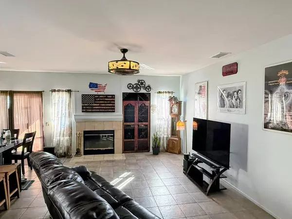 San Jacinto, CA 92582,1992 Warwick ST