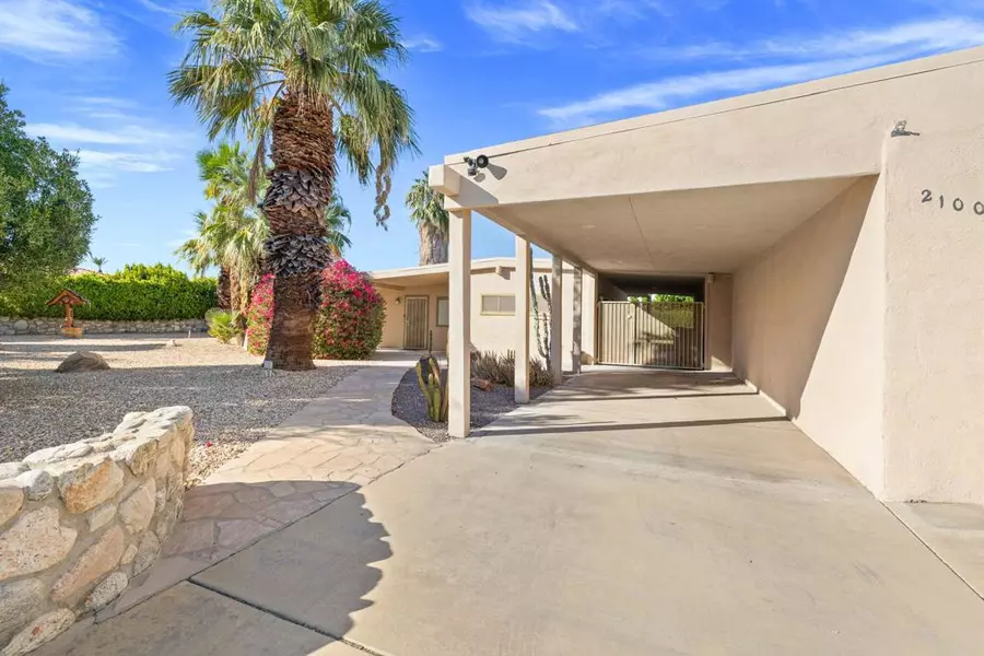2100 Nicola RD E, Palm Springs, CA 92262
