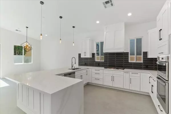 Cathedral City, CA 92234,31260 Avenida La Paloma