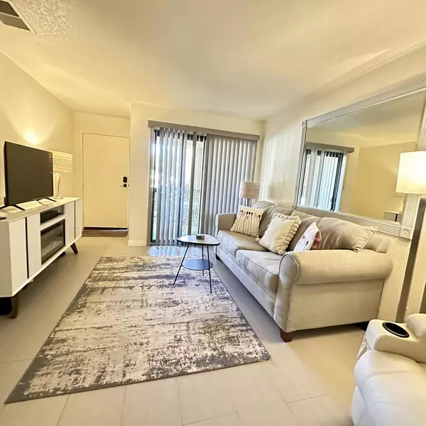 Palm Springs, CA 92262,2821 N Los Felices CIR W #114