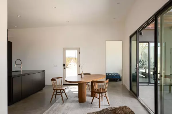 Landers, CA 92285,60052 Rocky RD