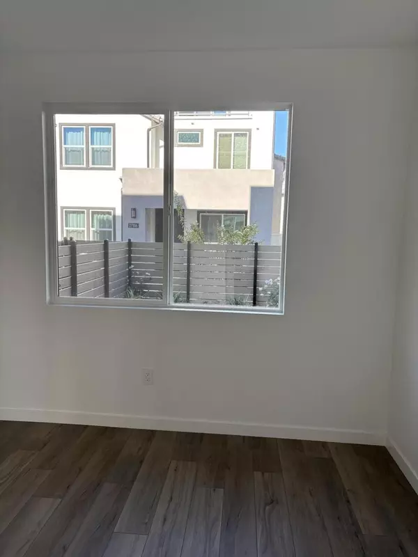 Valencia, CA 91381,Address not disclosed