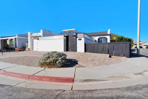 3291 N Sandspring DR, Palm Springs, CA 92262