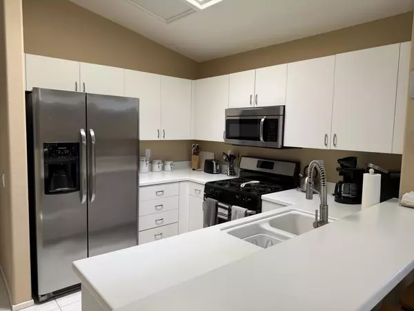 Palm Desert, CA 92211,78975 Champagne LN