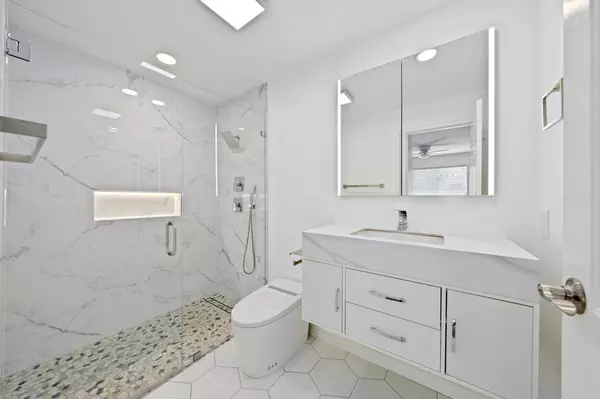 Palm Desert, CA 92211,43376 Cook St #220