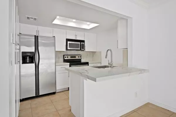 Palm Desert, CA 92211,43376 Cook St #220