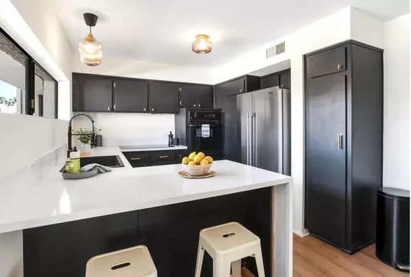 Palm Springs, CA 92264,251 E La Verne WAY #F