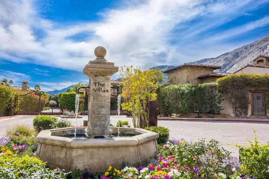 398 Villaggio DR S, Palm Springs, CA 92262