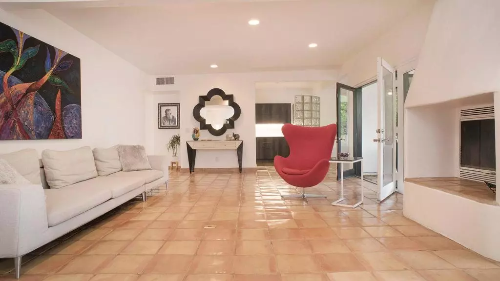 559 S Mountain View DR, Palm Springs, CA 92264