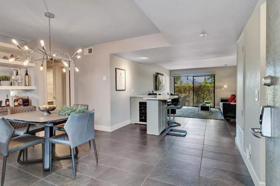 1050 E Ramon RD #3, Palm Springs, CA 92264