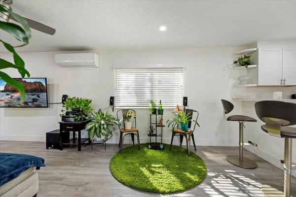 Palm Springs, CA 92264,110 Saturn ST