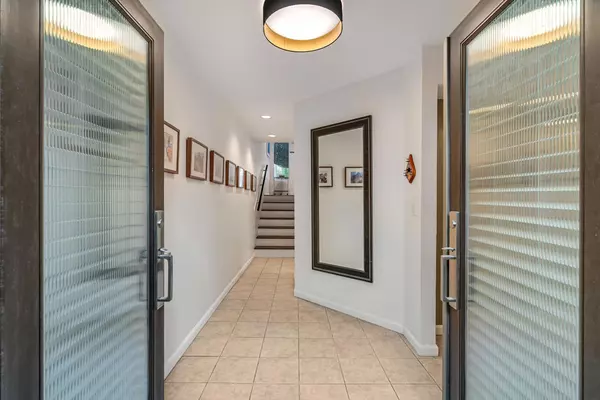 Palm Springs, CA 92262,477 Village SQ E