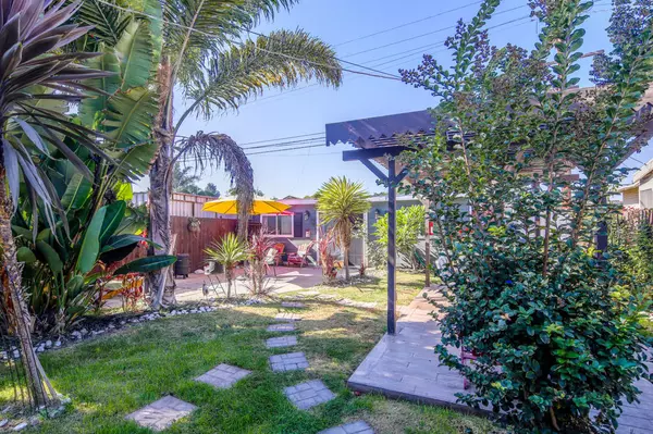 Los Angeles, CA 90047,5907 S Van Ness AVE