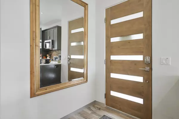 Palm Desert, CA 92211,76167 Impatiens CIR