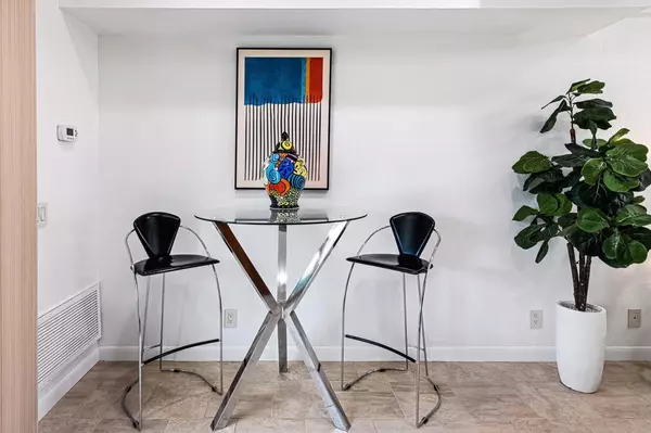 Palm Springs, CA 92262,290 S San Jacinto DR #8