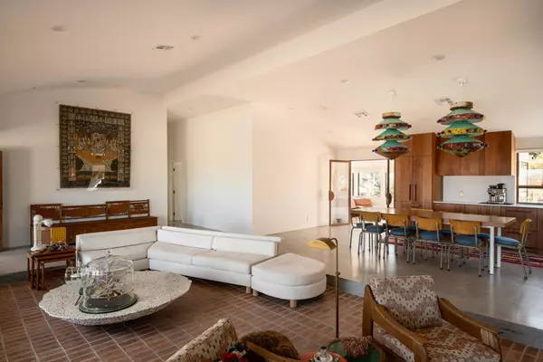 Joshua Tree, CA 92252,60233 Melton TRL