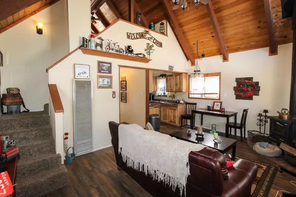 771 Victoria LN, Sugarloaf, CA 92386