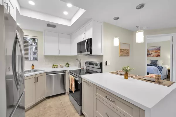 2700 Lawrence Crossley RD #41, Palm Springs, CA 92264