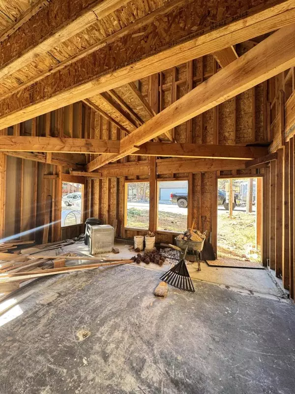 Sugarloaf, CA 92386,589 Pine LN