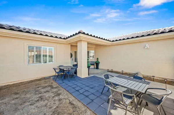 Palm Desert, CA 92211,74071 Scholar LN W