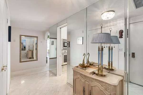 Rancho Mirage, CA 92270,900 Island DR #313