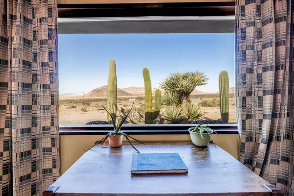 Landers, CA 92285,4171 Hughes LN