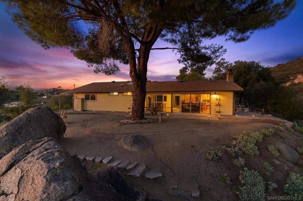 10082 Bon Vue Dr, El Cajon, CA 92021