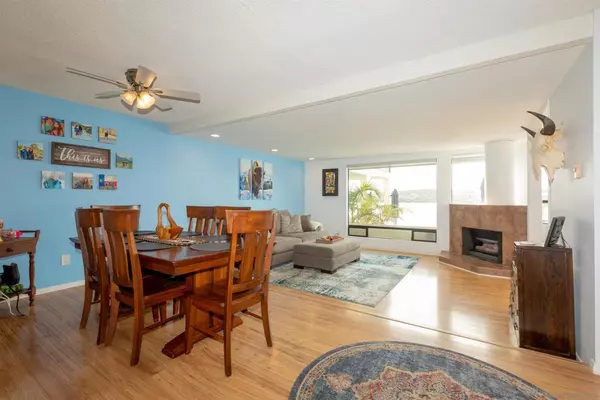 Carlsbad, CA 92008,4513 Cove Dr #5