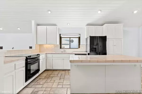 La Mesa, CA 91942,5094 Randlett Drive