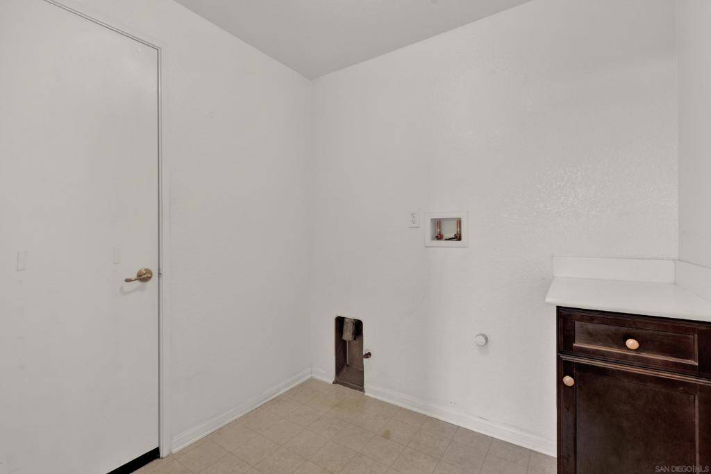 Chula Vista, CA 91913,1812 Olive Green St #4
