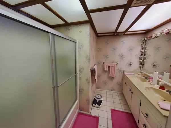Escondido, CA 92027,2280 E Valley Parkway #26