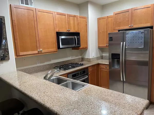 San Diego, CA 92128,10964 Serafina Ln #63