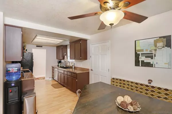 Santee, CA 92071,9202 Shadow Hill Rd