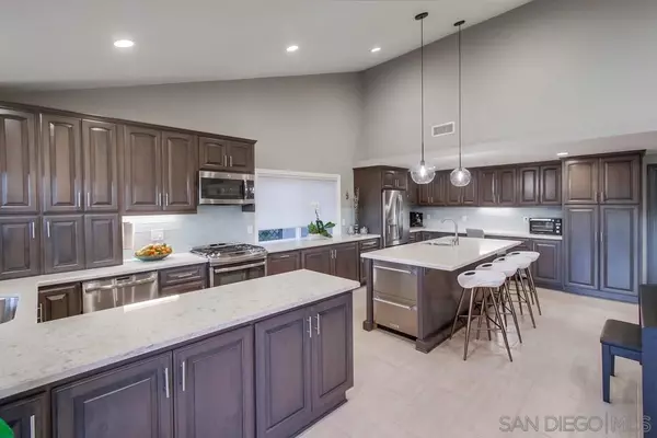 San Diego, CA 92122,5818 Mott St