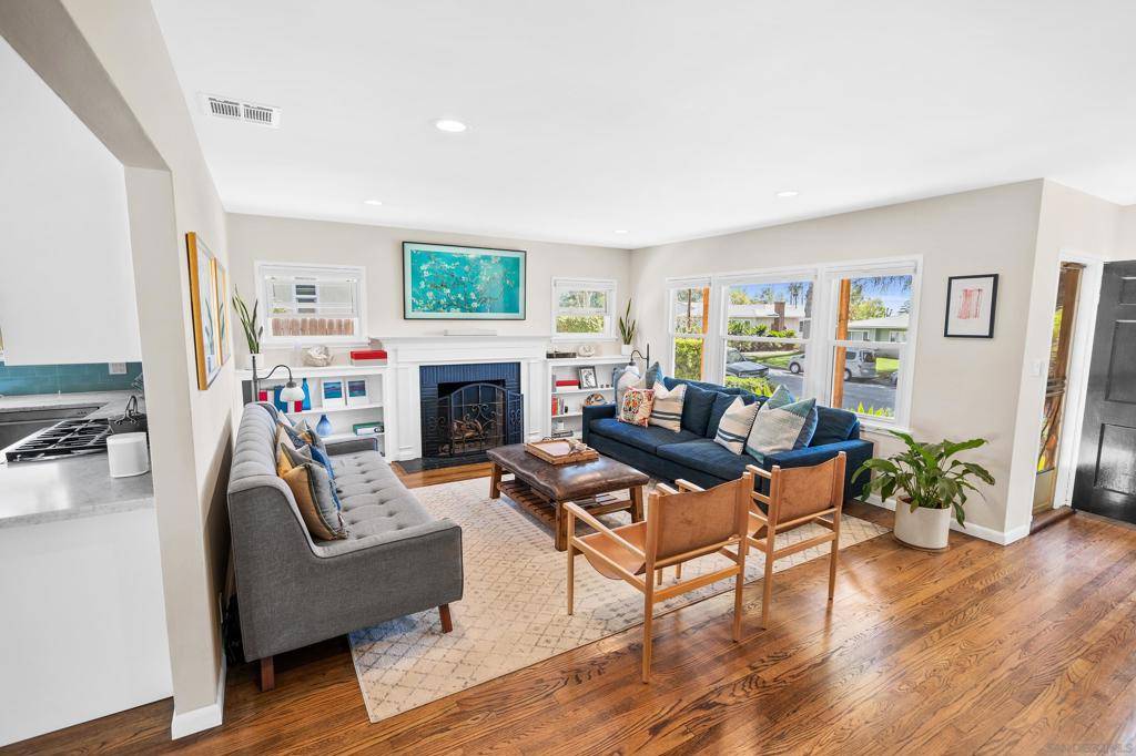 Altadena, CA 91001,805 New York Dr