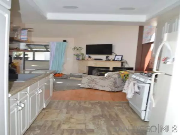 Escondido, CA 92027,2135 E Valley Pkwy #9