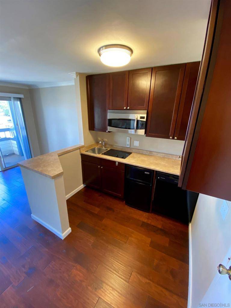 San Diego, CA 92103,3950 Cleveland Ave #215