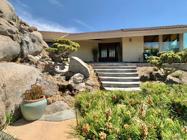 1582 Shadow Knolls Dr, El Cajon, CA 92020