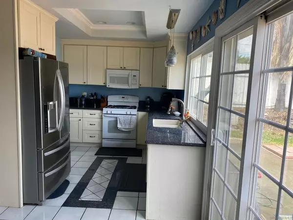 Brea, CA 92821,972 N Poinsettia Ave.