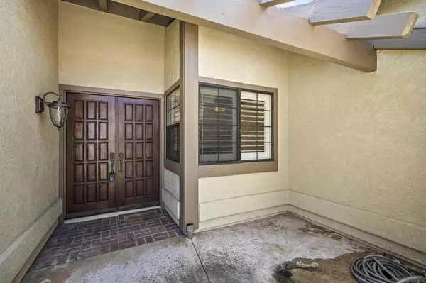 Carlsbad, CA 92010,2701 Medford Court