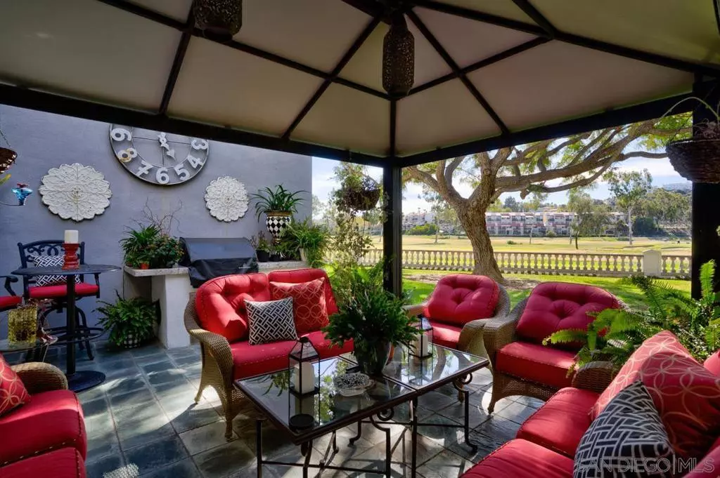 Carlsbad, CA 92009,7457 Avenida De Palais