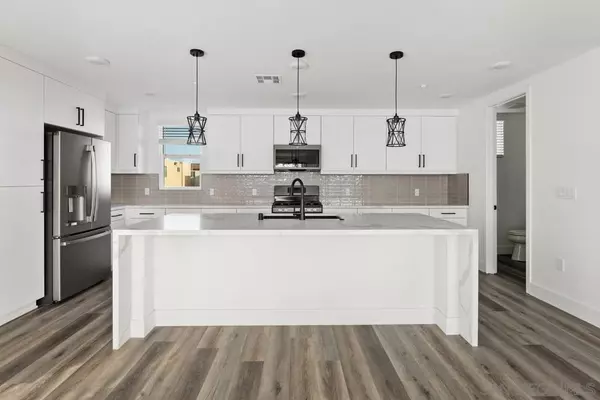 Carlsbad, CA 92008,3102 Madison St.