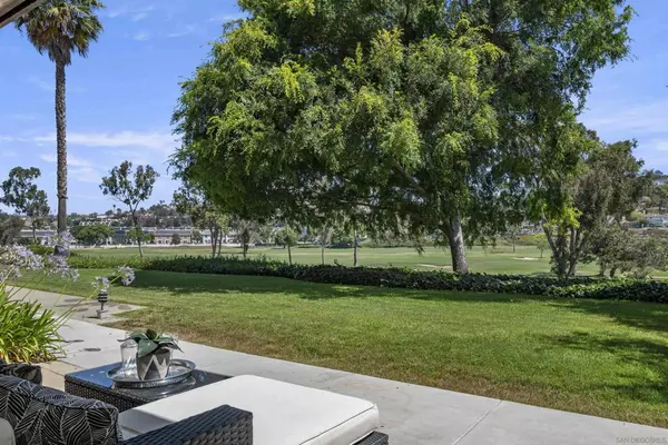 Carlsbad, CA 92009,2508 Navarra #404