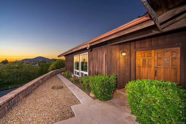 725 Sharon Way, El Cajon, CA 92020