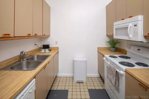 San Diego, CA 92122,8310 Regents Rd #3K