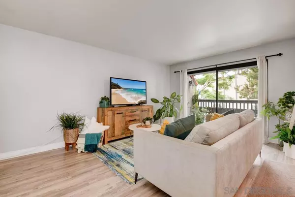Del Mar, CA 92014,13755 Mango Dr