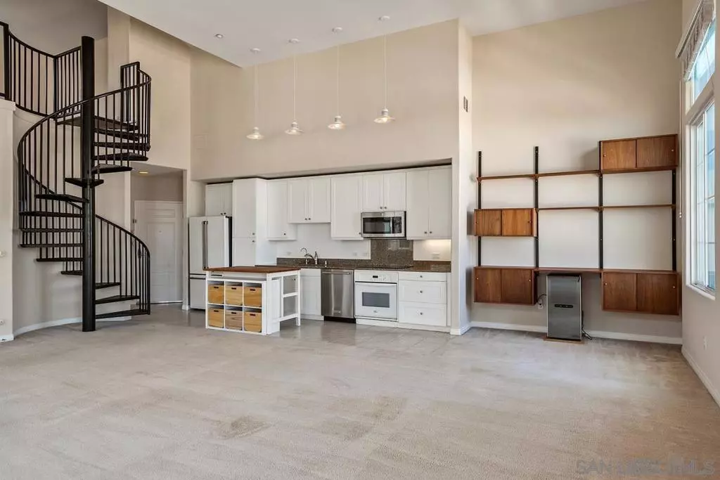 San Diego, CA 92104,3957 30th St #512