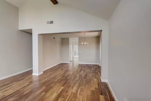 Carlsbad, CA 92011,6873 Carnation Dr